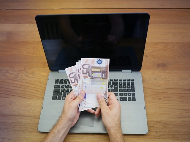 Es ist wichtig, dass Sie die Bedingungen und Vereinbarungen sorgfältig prüfen und das Kleingedruckte in jedem Kreditvertrag lesen, bevor Sie unterschreiben.